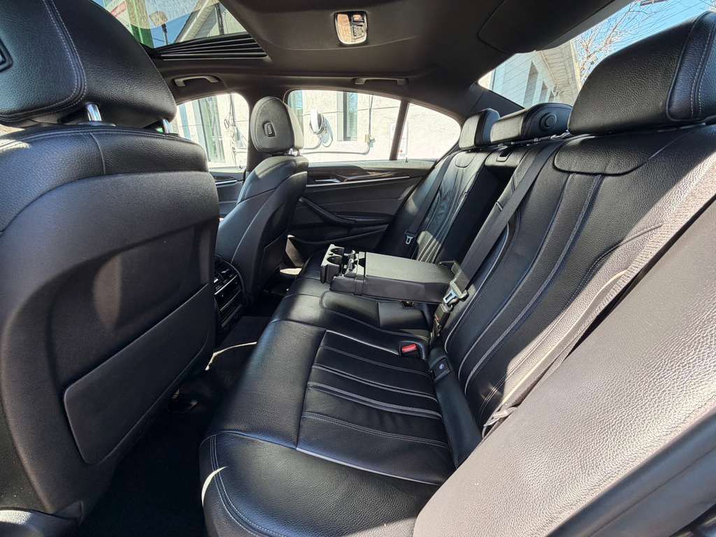 Used 2017 BMW 540i xDrive w/ Premium Package image 25