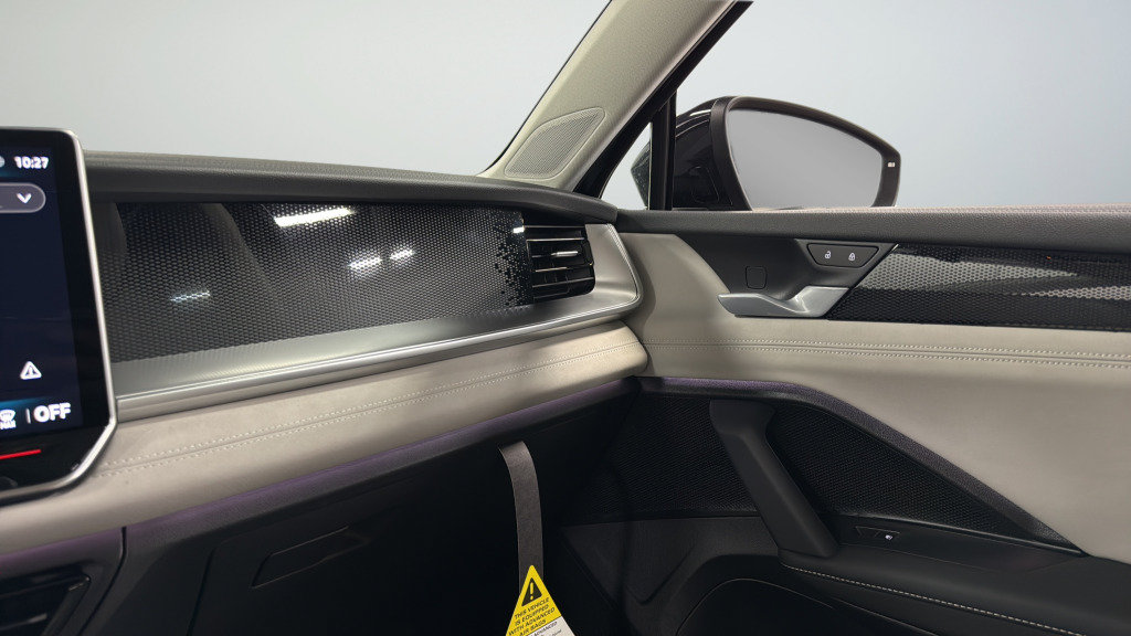 New 2026 Volkswagen Tiguan SE FWD image 26