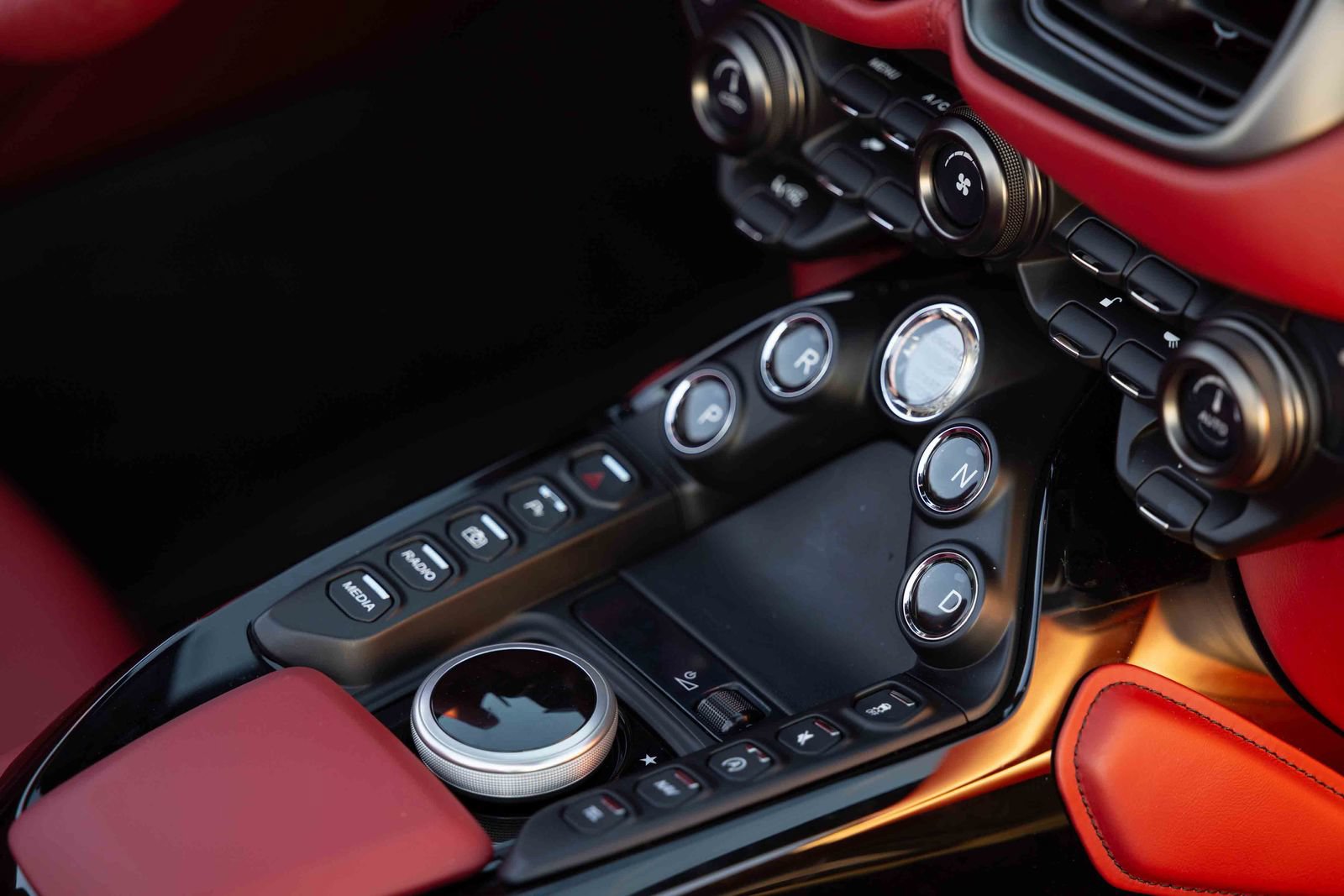 Used 2023 Aston Martin V8 Vantage Roadster RWD image 43