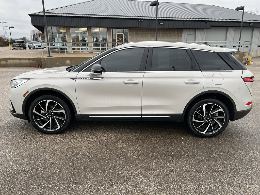 Used 2023 Lincoln Corsair Reserve w/ Equipment Group 201A image 4