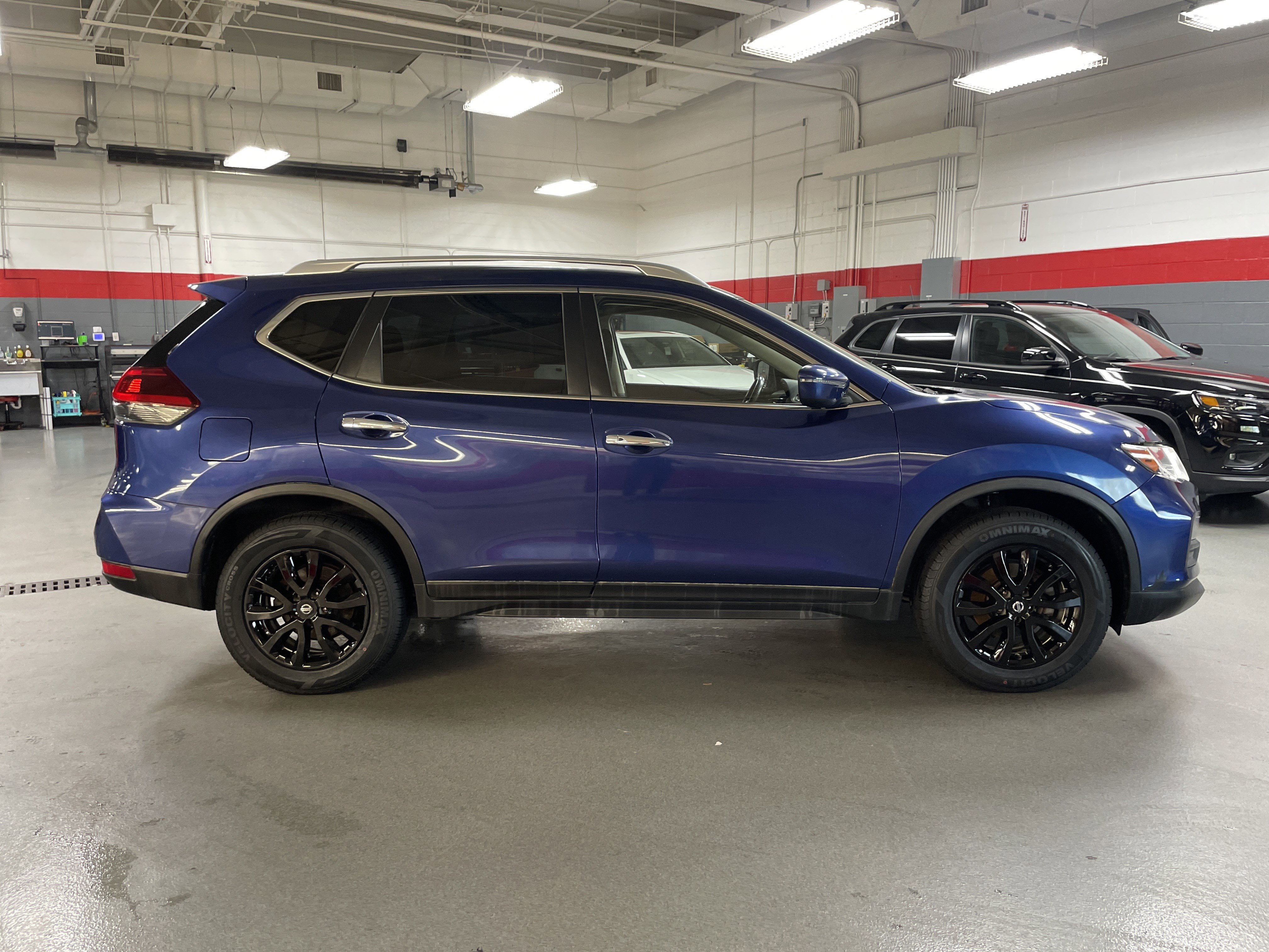 Used 2019 Nissan Rogue SV image 11