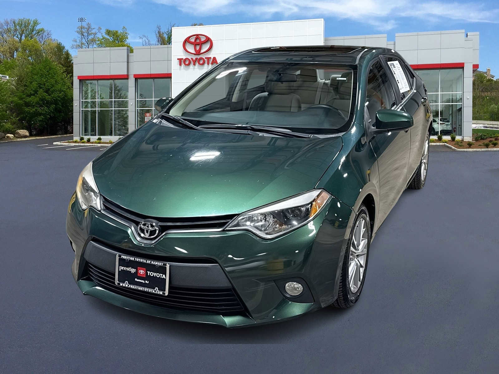 Used 2014 Toyota Corolla LE FWD image 1