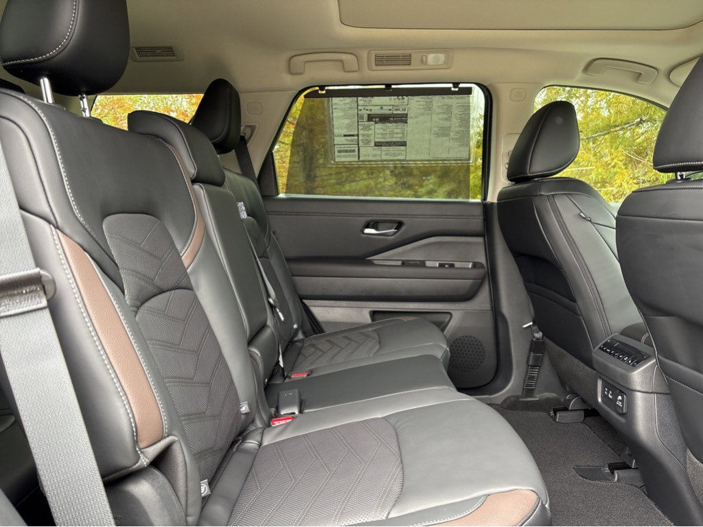 New 2026 Nissan Pathfinder Platinum w/ Cargo Package FWD image 19