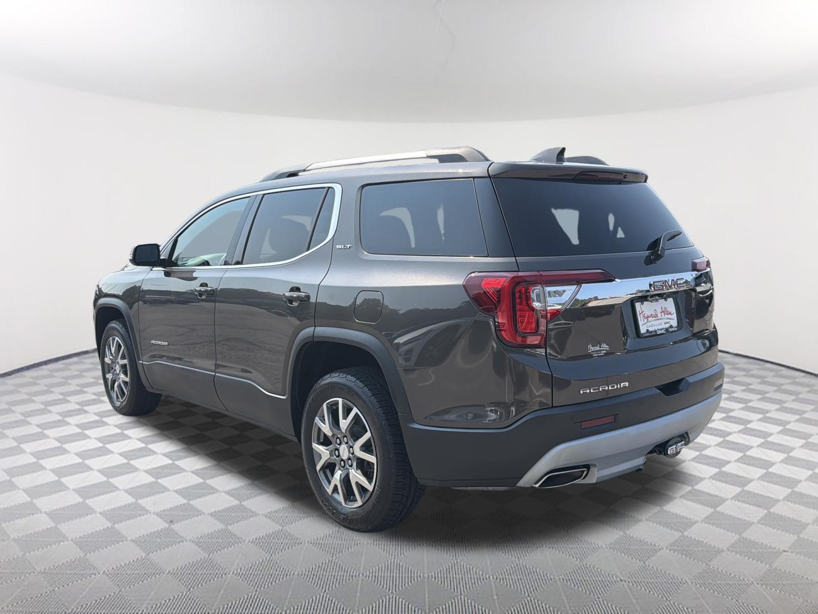 Certified 2020 GMC Acadia SLT w/ LPO, Floor Liner Package FWD image 3