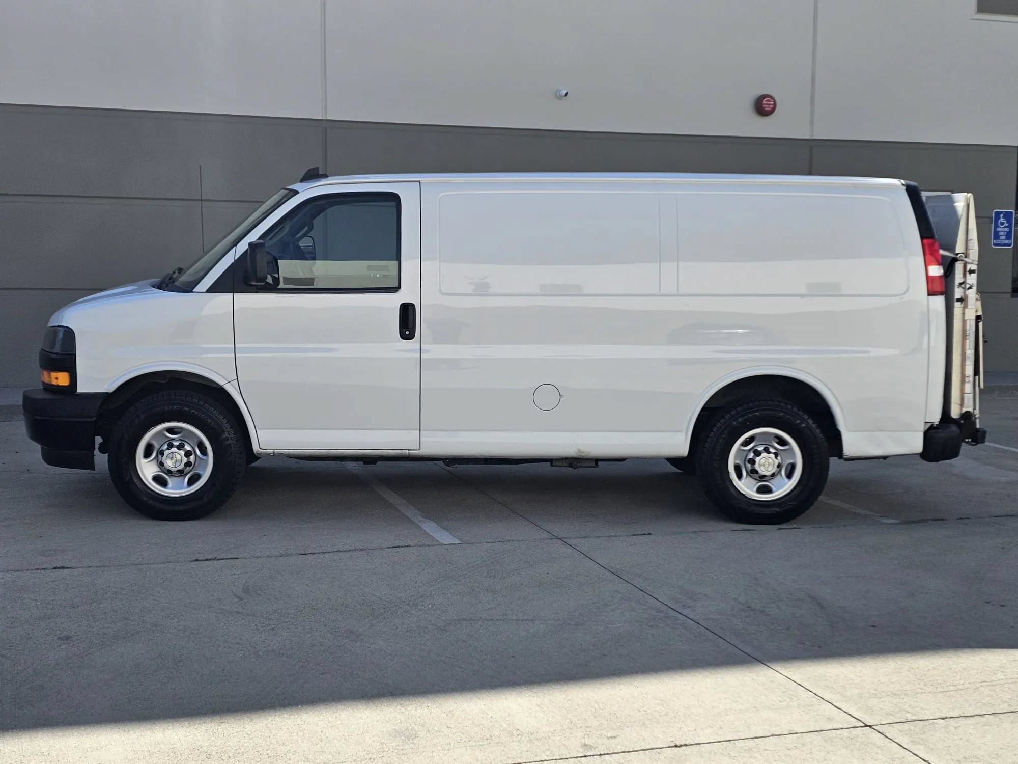 Used 2021 Chevrolet Express 3500 w/ Driver Convenience Package RWD image 8