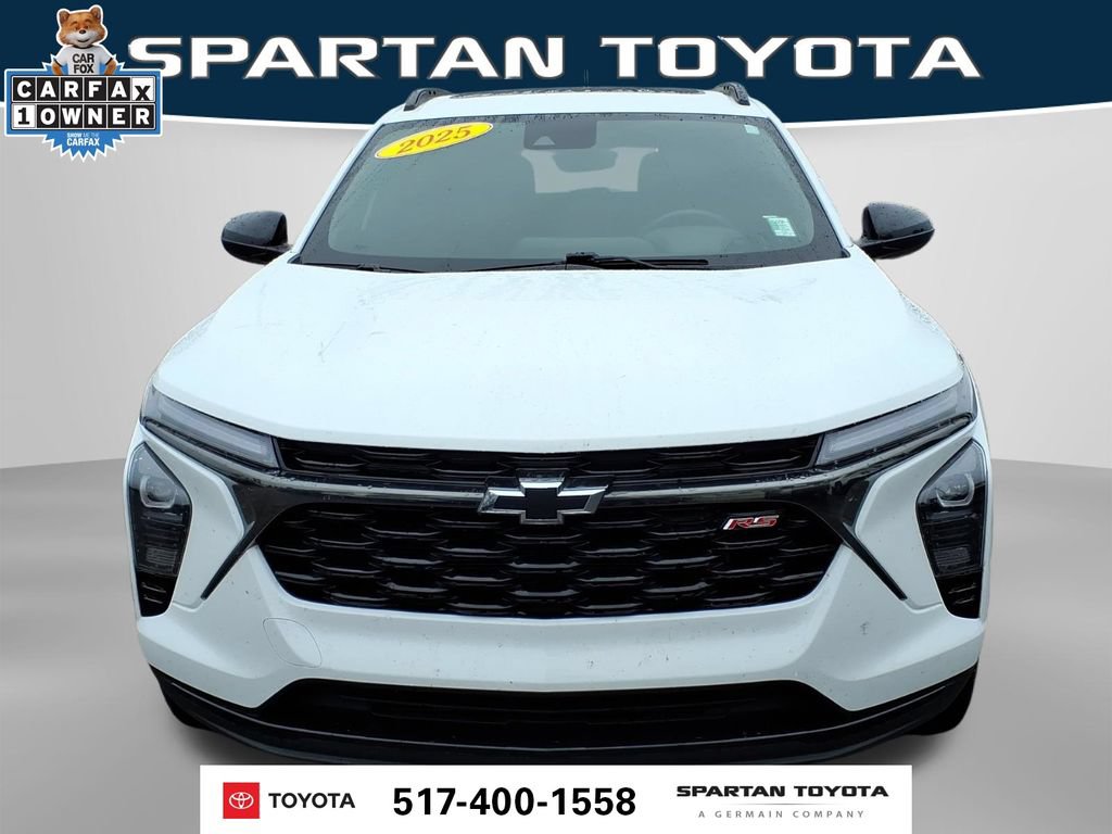 Used 2025 Chevrolet Trax RS w/ Sunroof Package FWD image 3