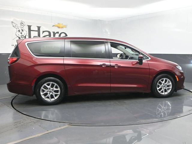 Used 2023 Chrysler Pacifica Touring-L FWD image 39