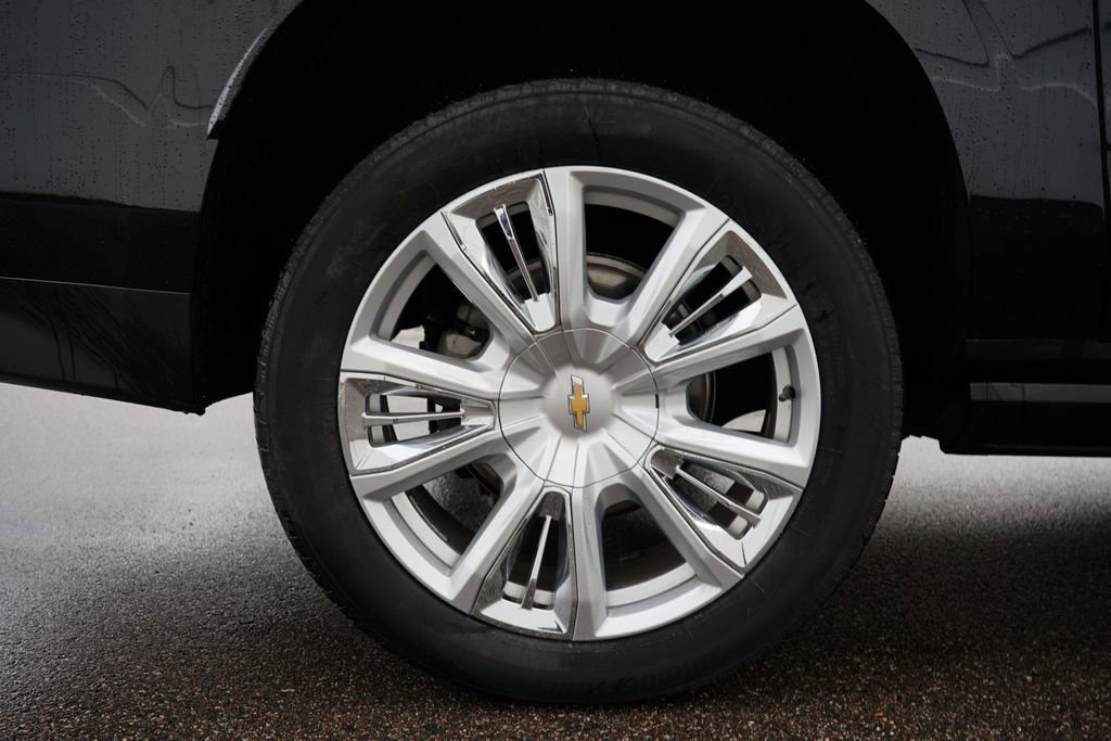Used 2023 Chevrolet Suburban High Country w/ Premium Package image 31