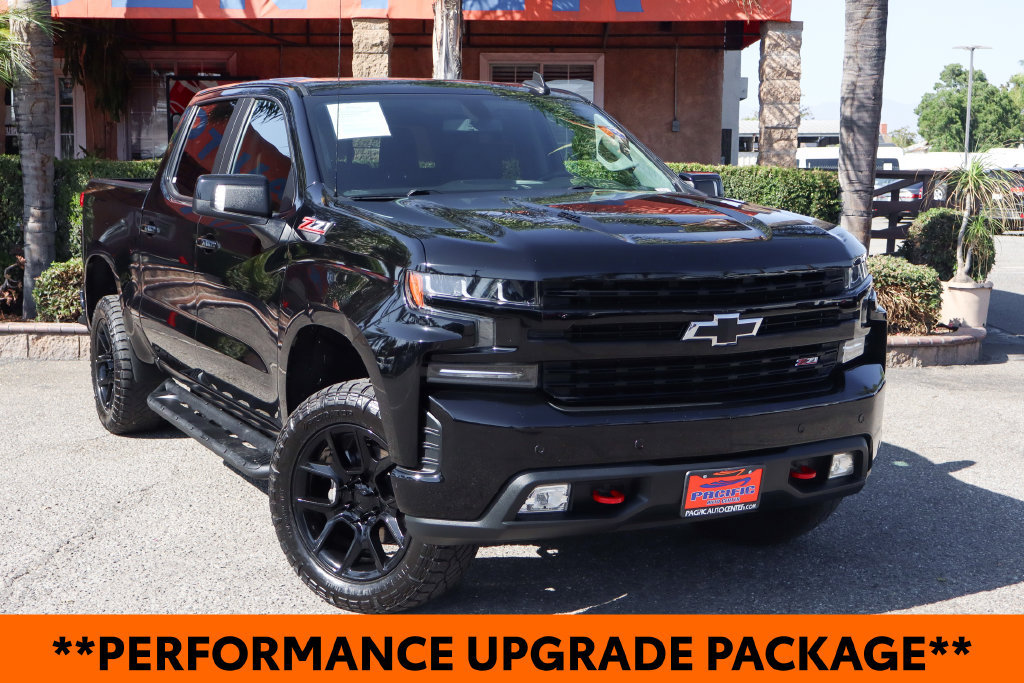 Used 2020 Chevrolet Silverado 1500 LT Trail Boss w/ Midnight Edition AWD/4WD image 2