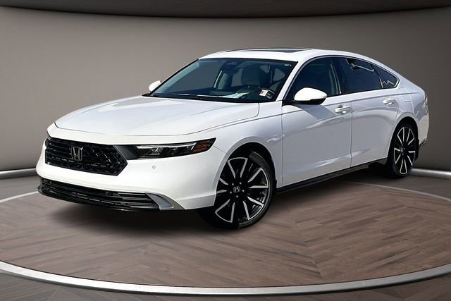 Used 2023 Honda Accord Touring image 1