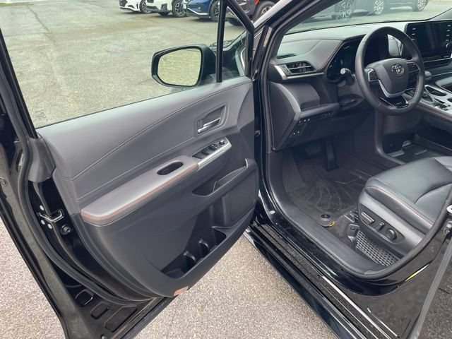 Used 2021 Toyota Sienna XSE w/ XSE Plus Package FWD image 11
