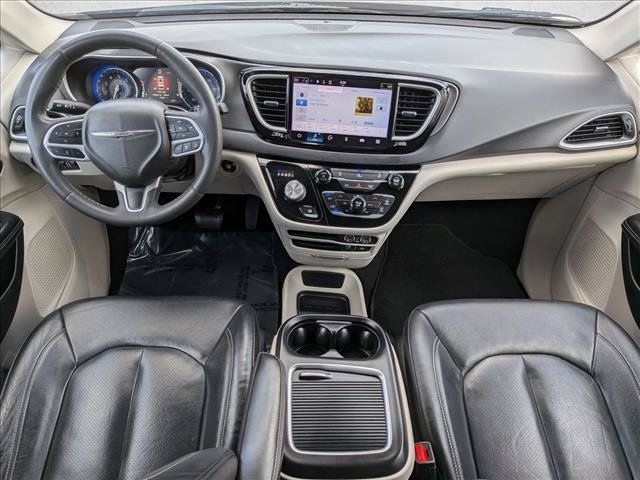 Used 2022 Chrysler Pacifica Touring-L FWD image 16