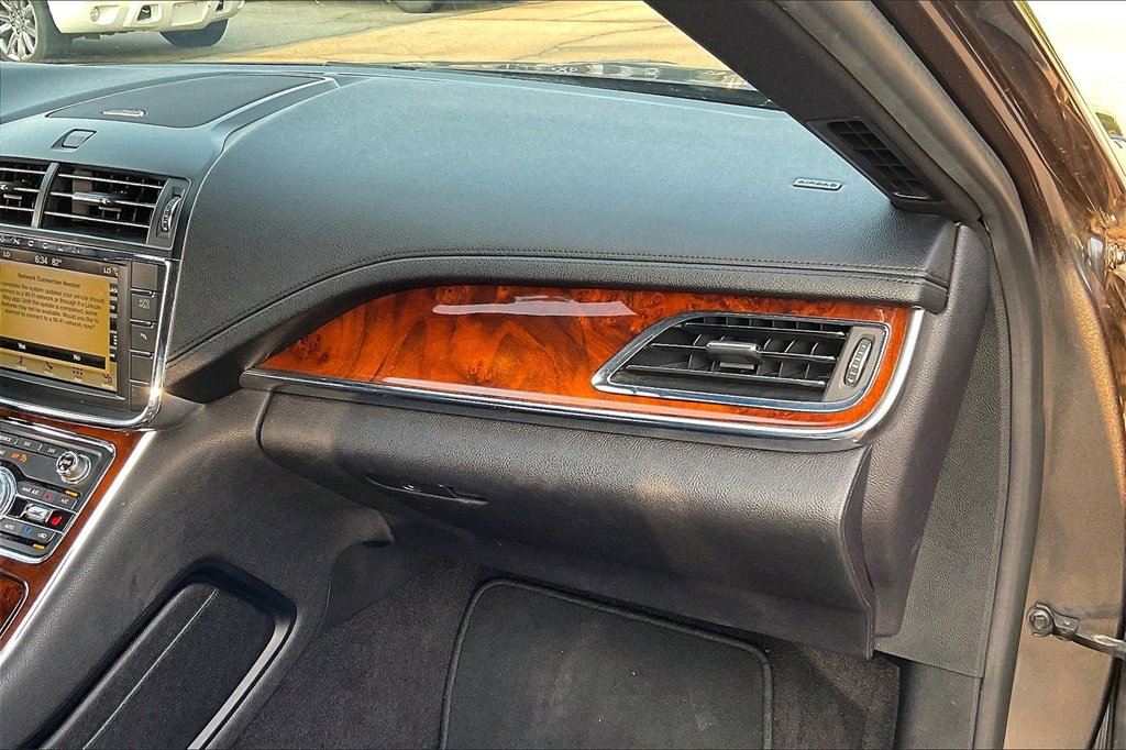 Used 2019 Lincoln Continental Premiere image 16