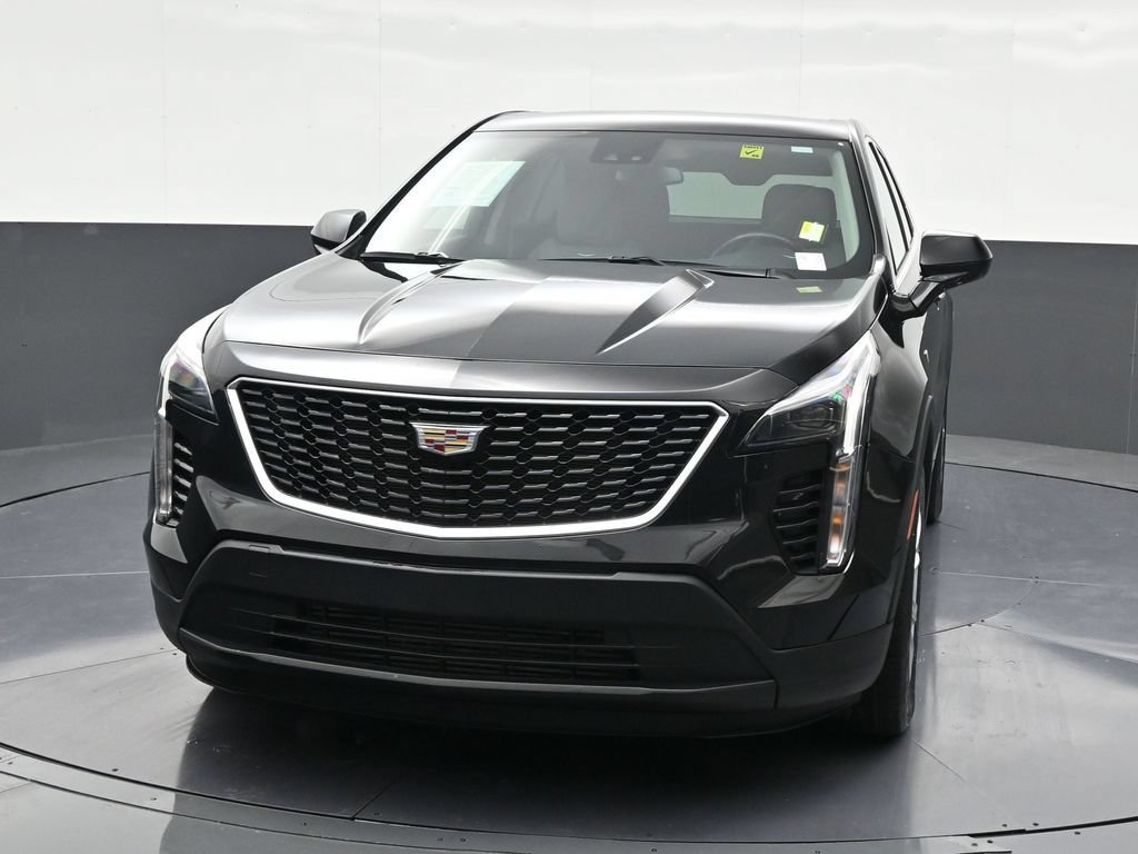 Used 2022 Cadillac XT4 Luxury w/ Driver Awareness Package FWD image 8