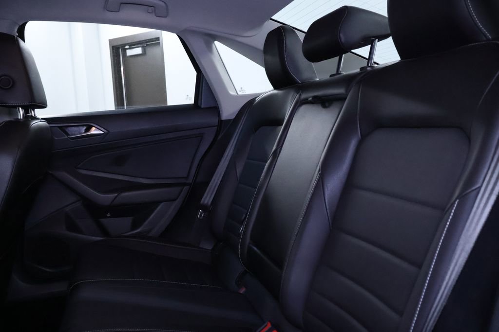 Used 2022 Volkswagen Jetta SE w/ Panoramic Sunroof Package image 14