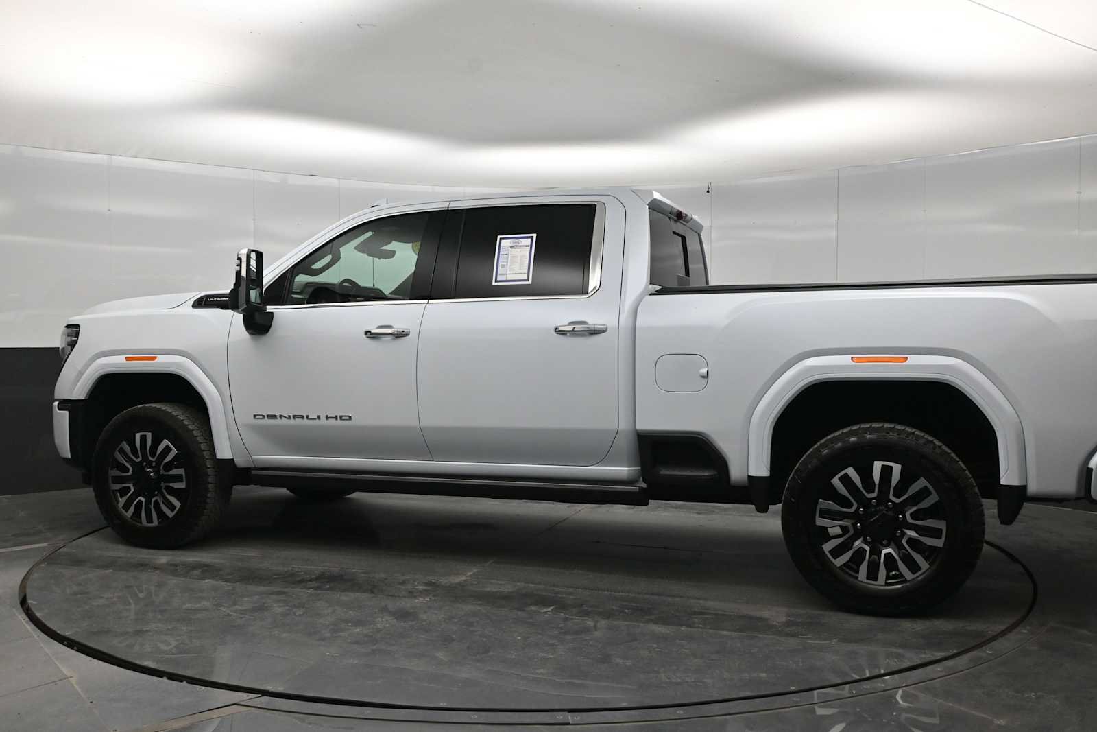 Used 2026 GMC Sierra 2500 Denali Ultimate AWD/4WD image 5