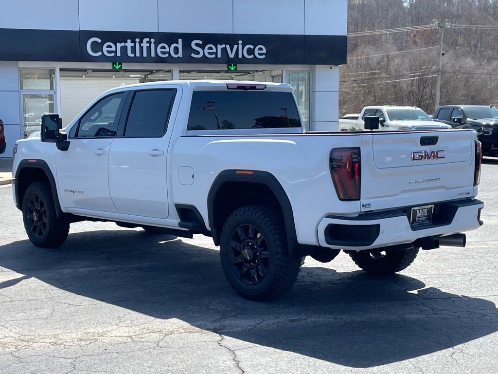 Used 2024 GMC Sierra 2500 AT4 image 3
