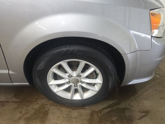 Used 2016 Dodge Grand Caravan SXT FWD image 2