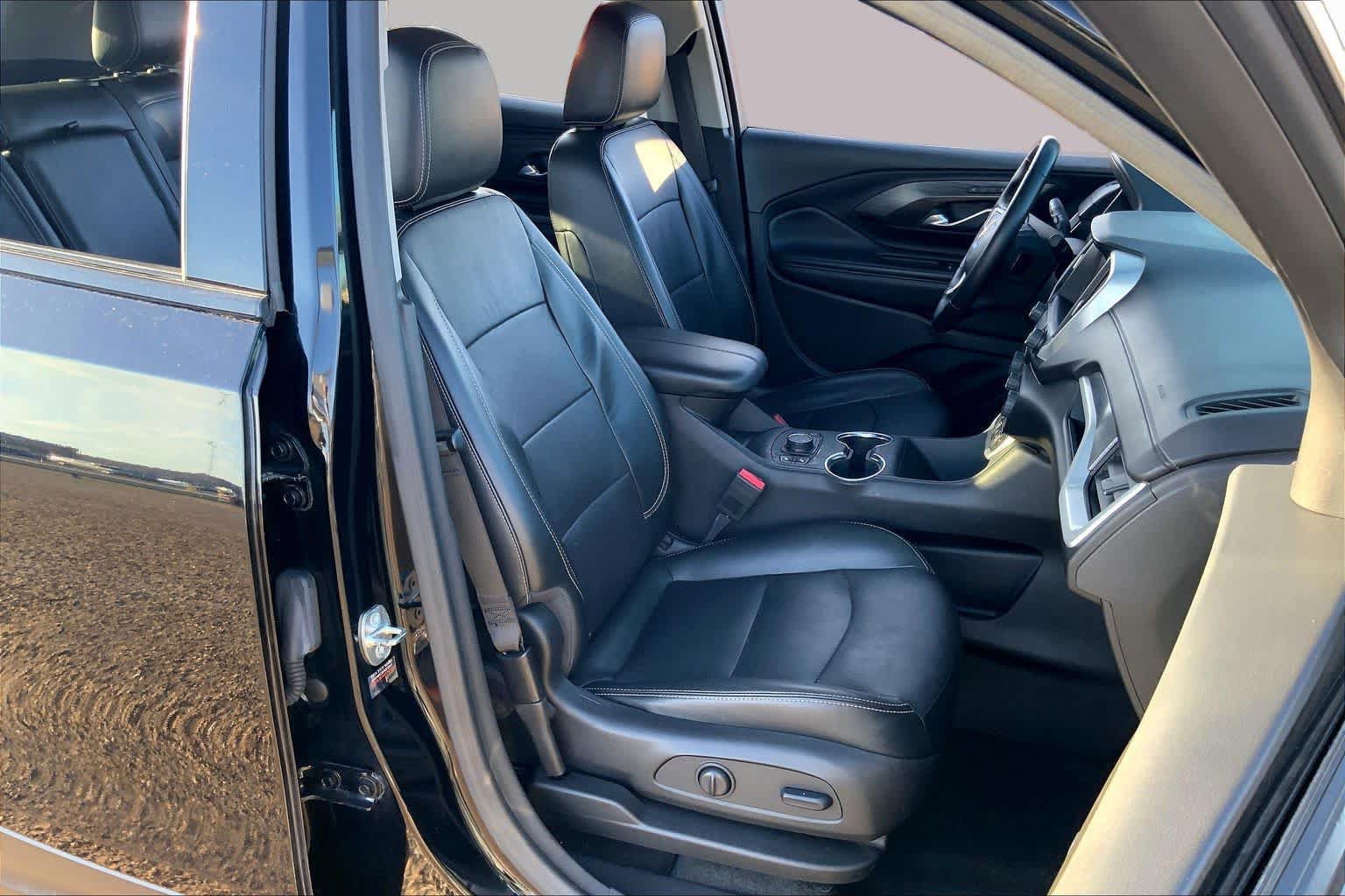 Used 2024 GMC Terrain SLT AWD/4WD image 9