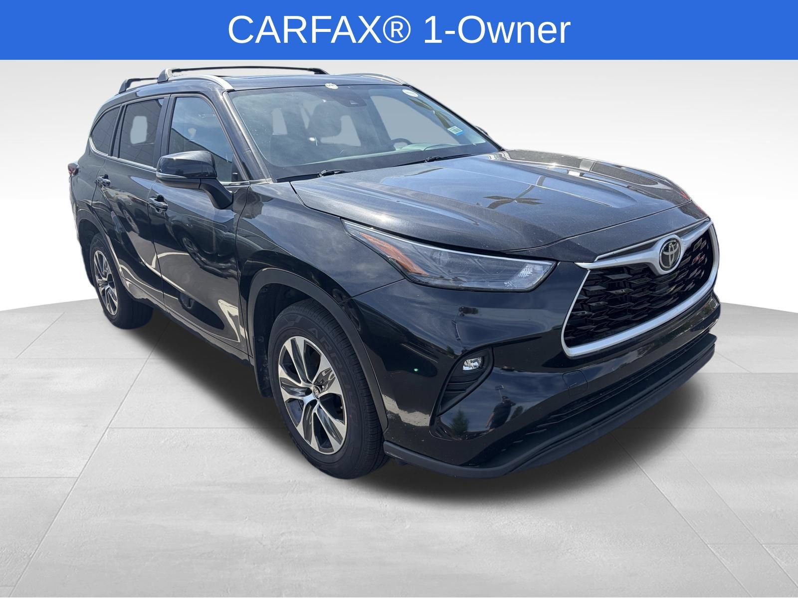 Used 2024 Toyota Highlander XLE AWD/4WD image 1