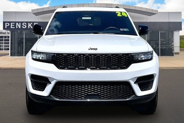 Used 2024 Jeep Grand Cherokee Altitude AWD/4WD image 3