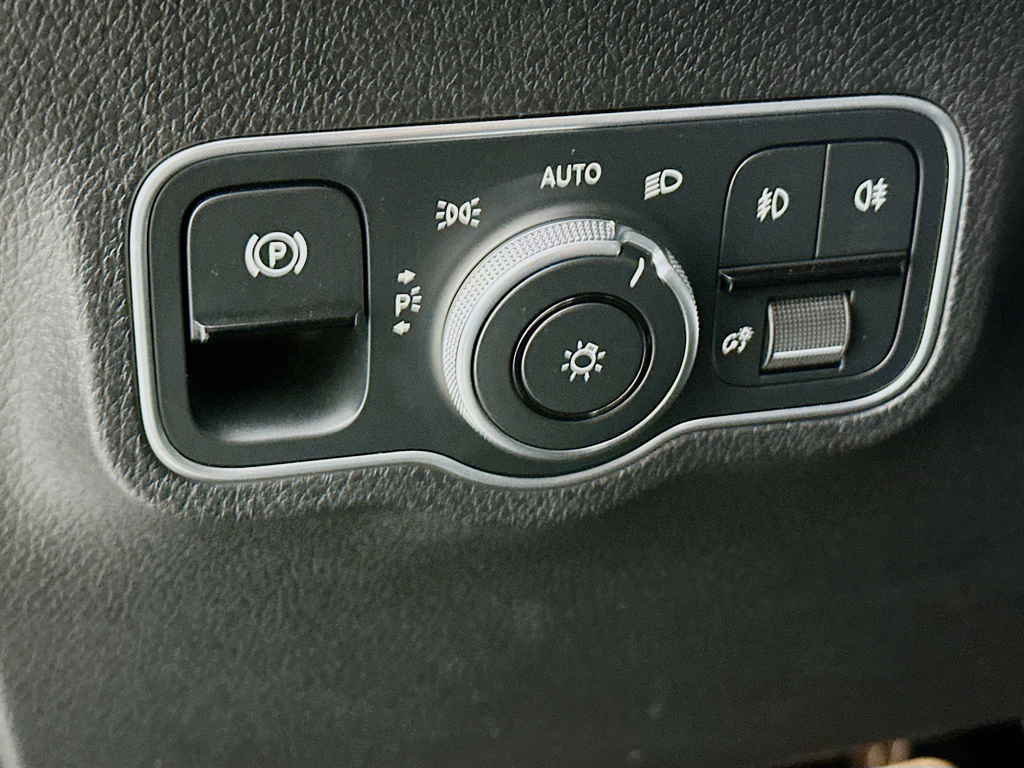 Used 2025 Mercedes-Benz GLB 250 4MATIC image 17