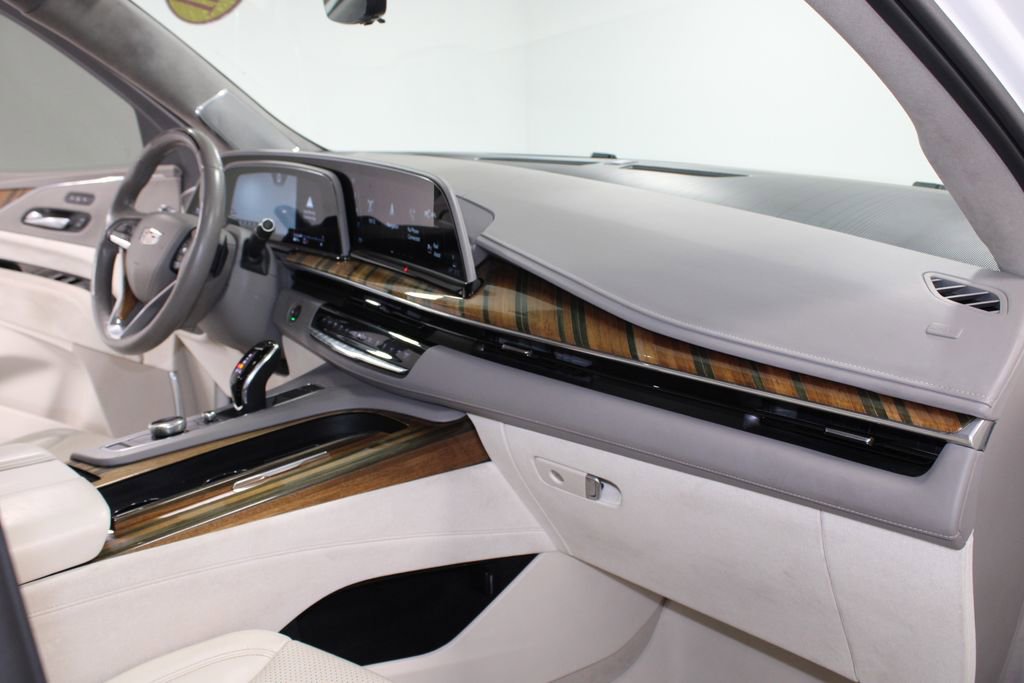 Used 2021 Cadillac Escalade Premium Luxury Platinum w/ Heavy-Duty Trailer Package image 32