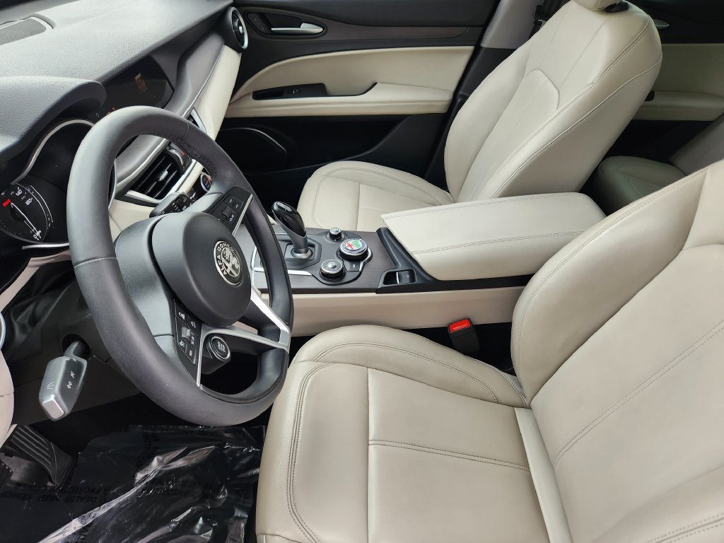 Used 2019 Alfa Romeo Stelvio Ti AWD/4WD image 4