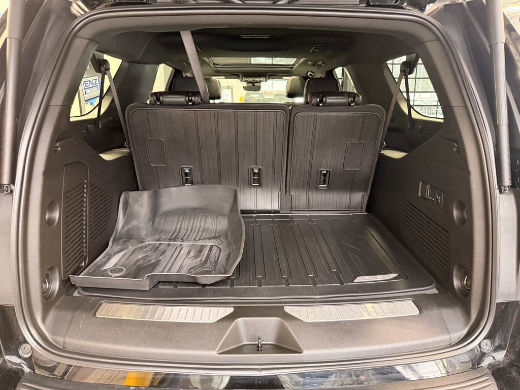 Used 2025 GMC Yukon XL AT4 w/ AT4 Premium Package AWD/4WD image 8