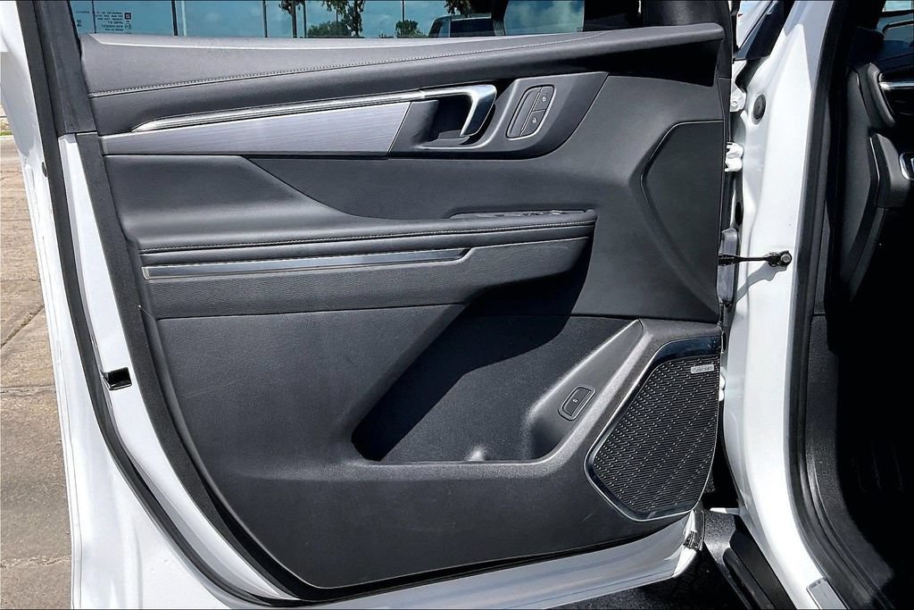 Used 2025 Buick Enclave Preferred FWD image 17