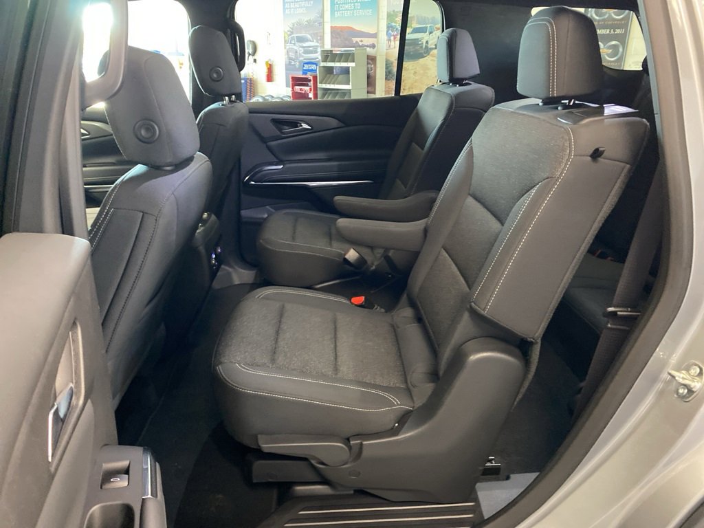 Used 2025 Chevrolet Traverse LT image 13