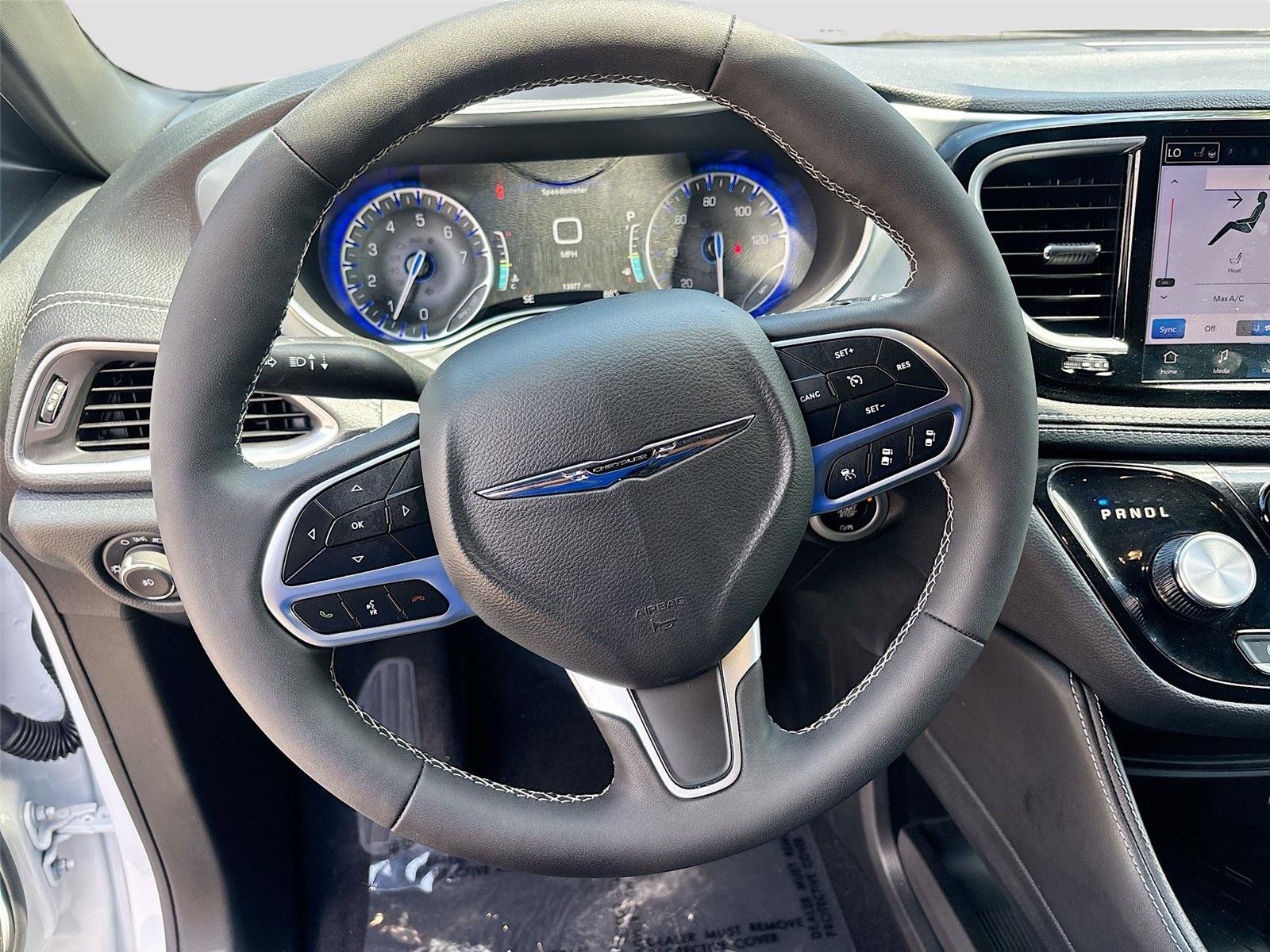 Used 2026 Chrysler Pacifica Limited FWD image 11