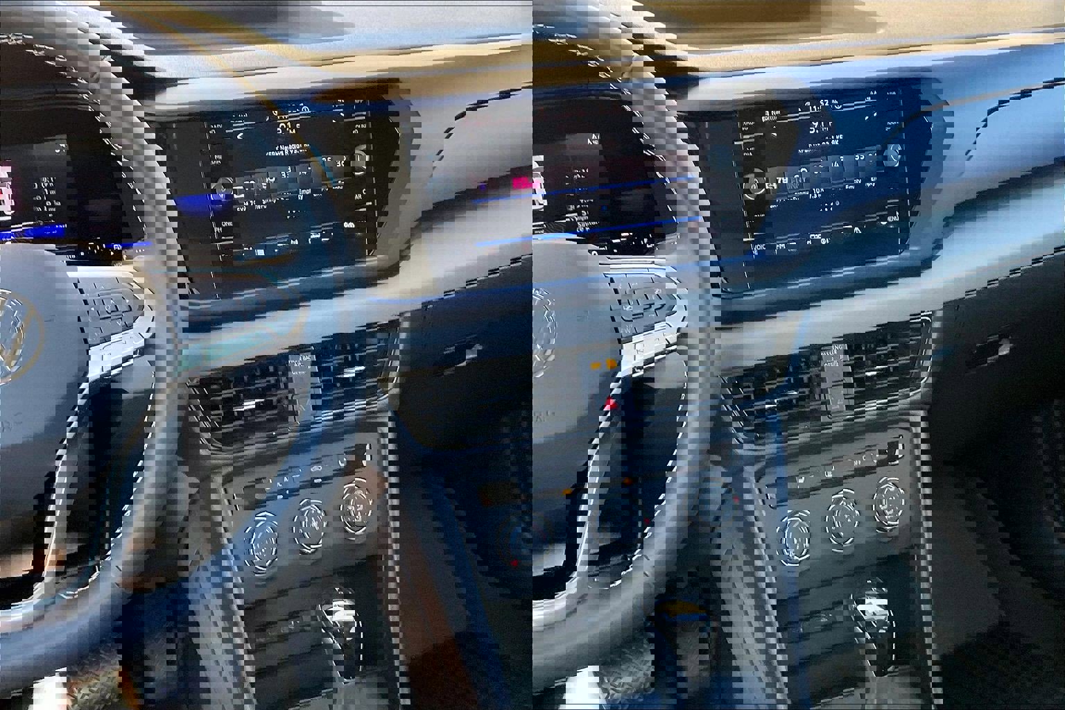 Certified 2022 Volkswagen Taos SE w/ Panoramic Sunroof Package image 5