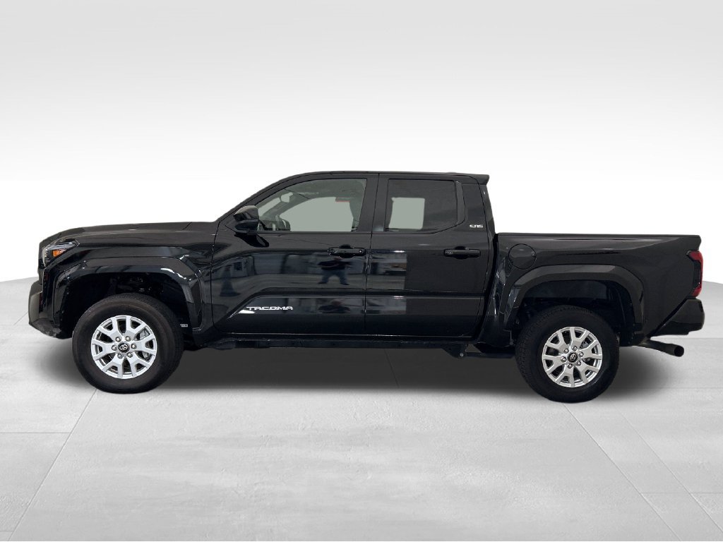 Used 2024 Toyota Tacoma SR5 AWD/4WD image 2
