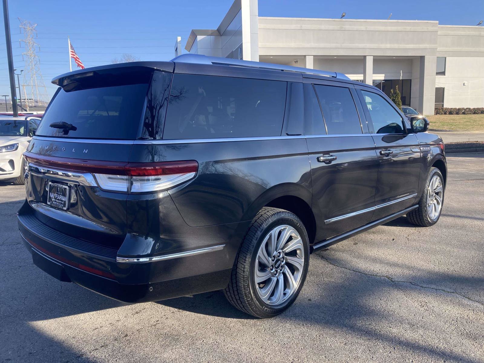 Certified 2022 Lincoln Navigator L Reserve image 3