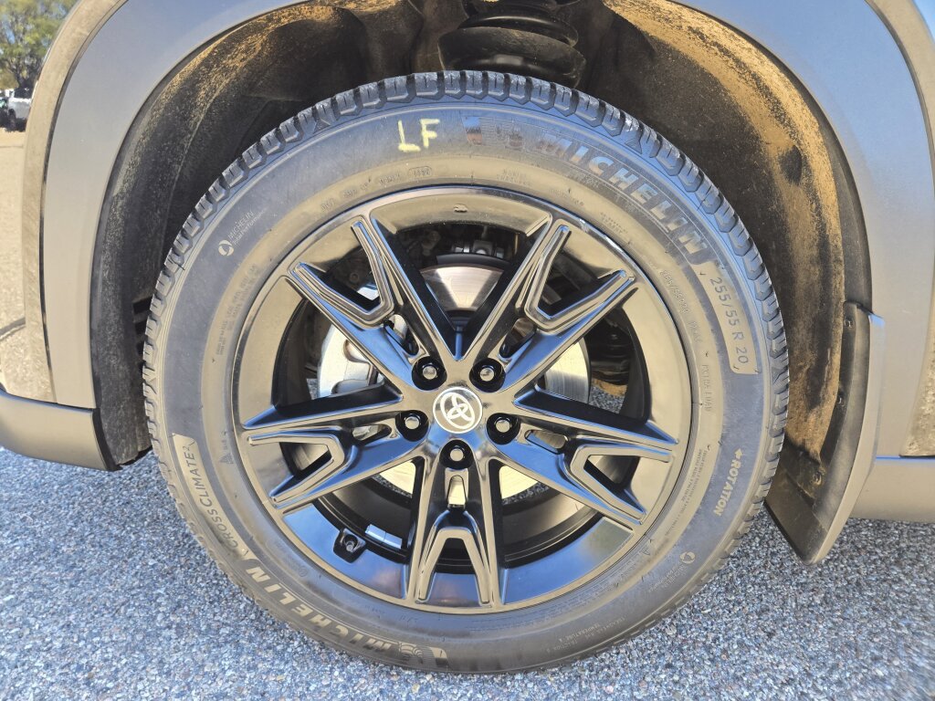 Used 2024 Toyota Grand Highlander AWD image 17