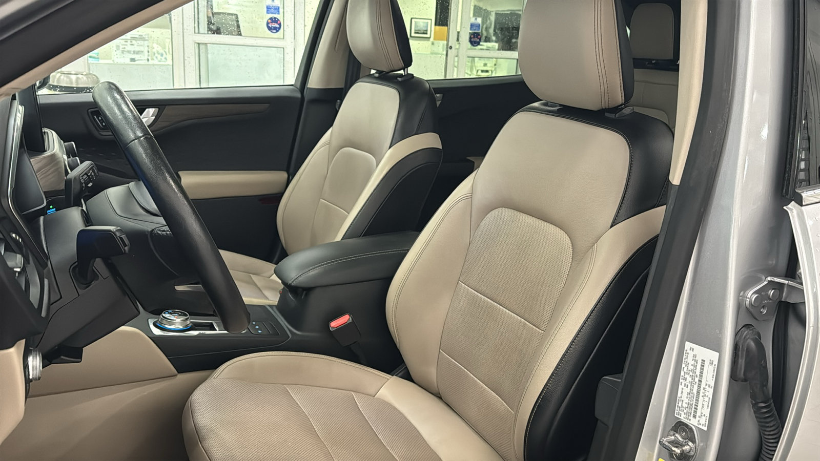 Used 2020 Ford Escape Titanium AWD/4WD image 25
