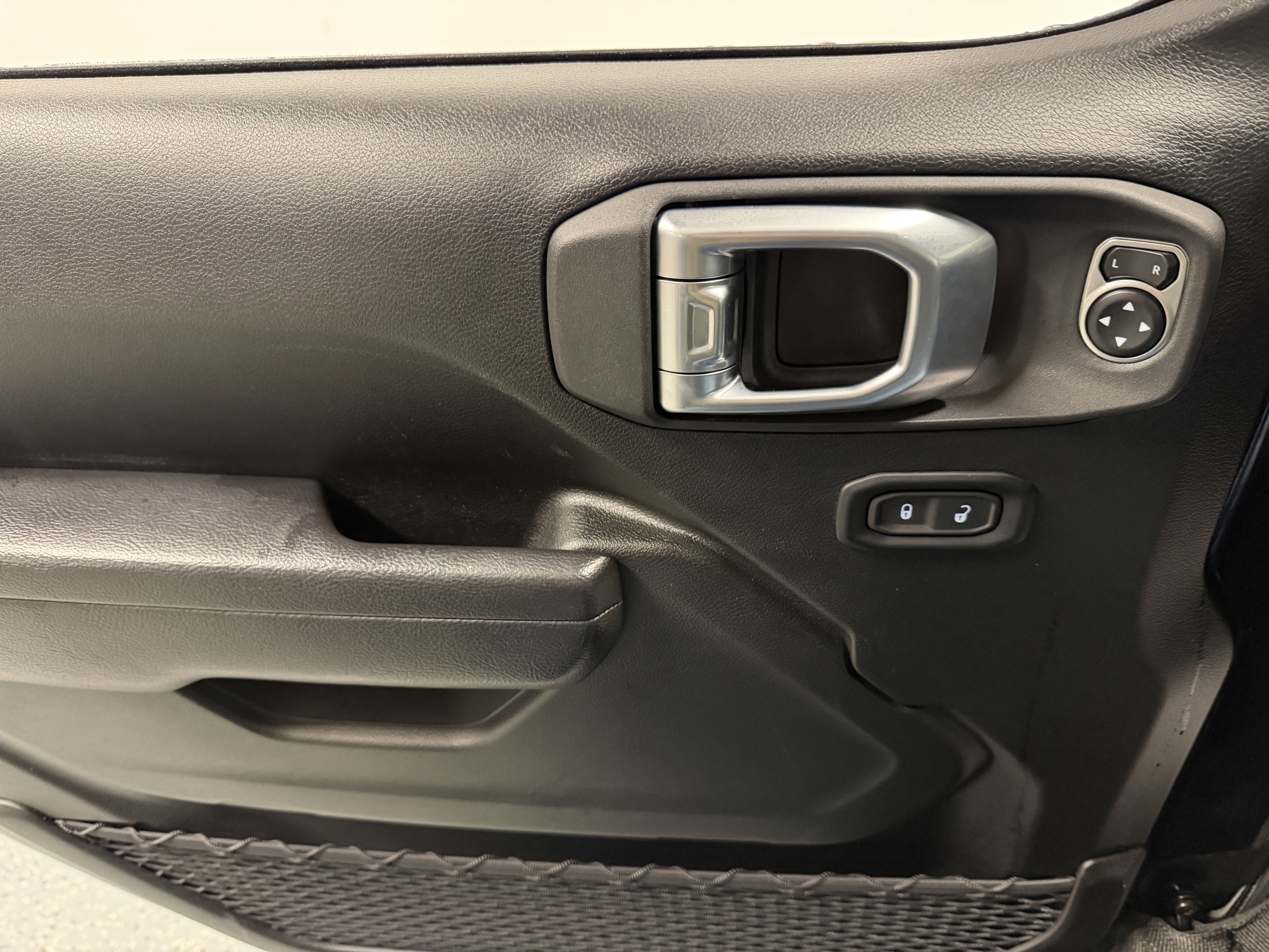 Used 2024 Jeep Wrangler Sport S image 19