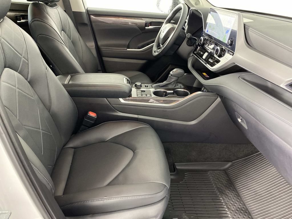 Used 2026 Toyota Highlander Platinum AWD/4WD image 11