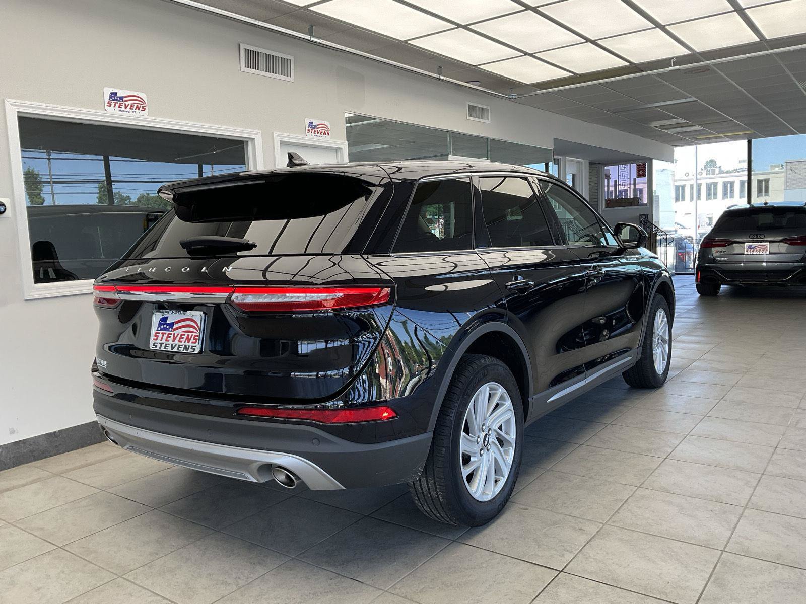 Used 2023 Lincoln Corsair AWD image 5