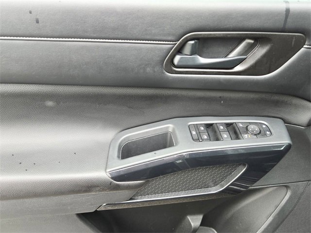 Used 2023 Nissan Pathfinder S image 25