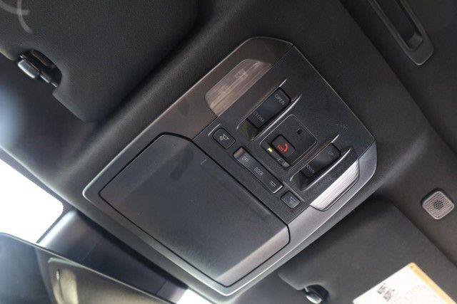 Used 2025 Toyota Highlander XSE AWD/4WD image 19