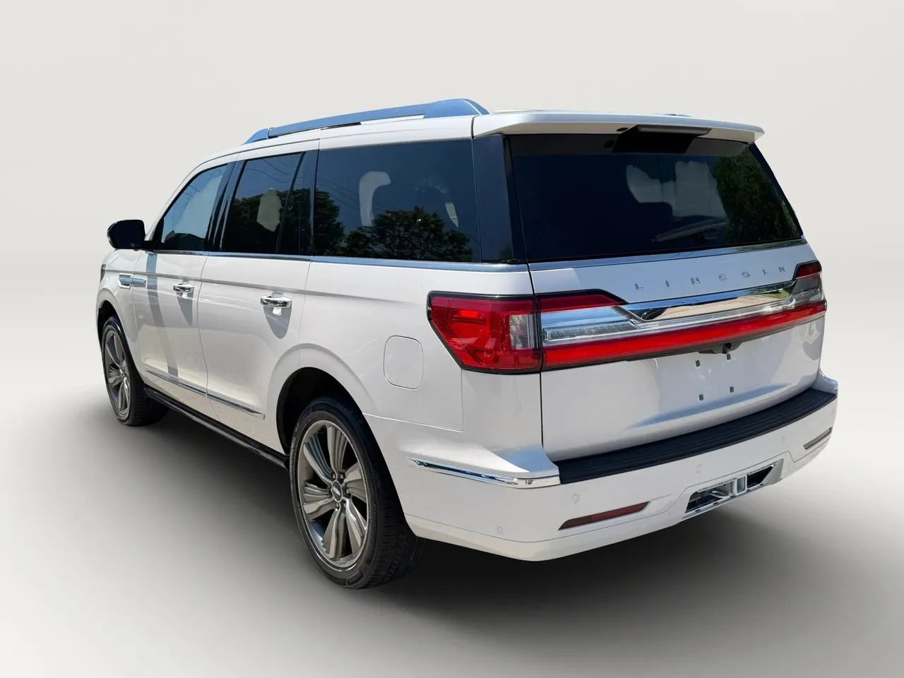 Used 2018 Lincoln Navigator Reserve w/ Technology Package AWD/4WD image 5