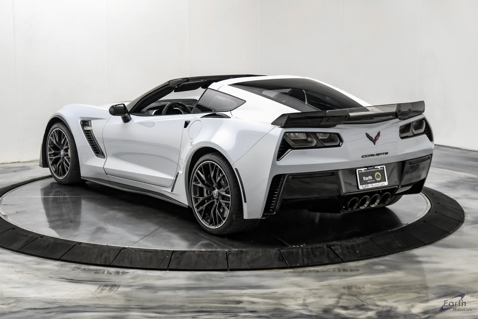 Used 2019 Chevrolet Corvette Z06 RWD image 12