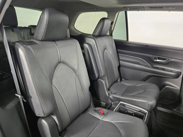 Used 2025 Toyota Grand Highlander FWD image 17