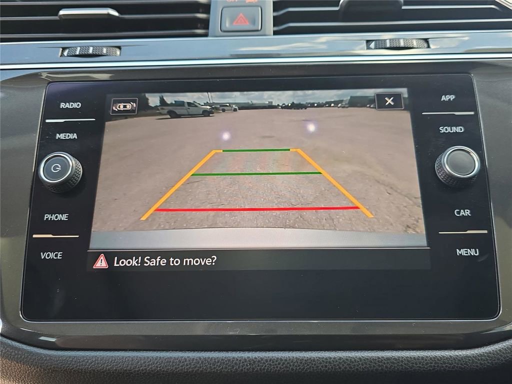Used 2021 Volkswagen Tiguan SE w/ Panoramic Sunroof Package FWD image 19