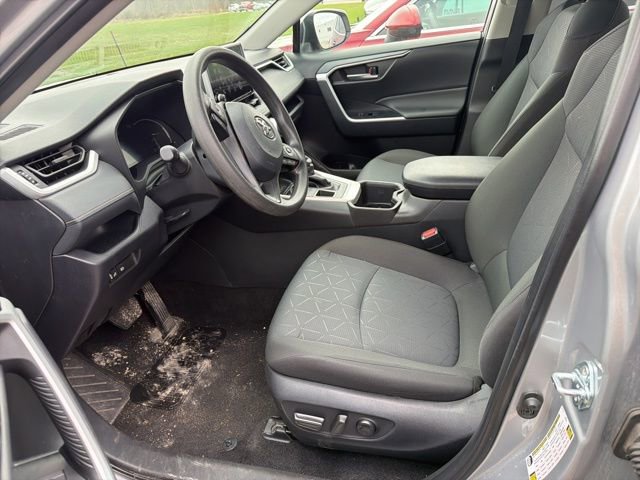 Used 2025 Toyota RAV4 XLE AWD/4WD image 4