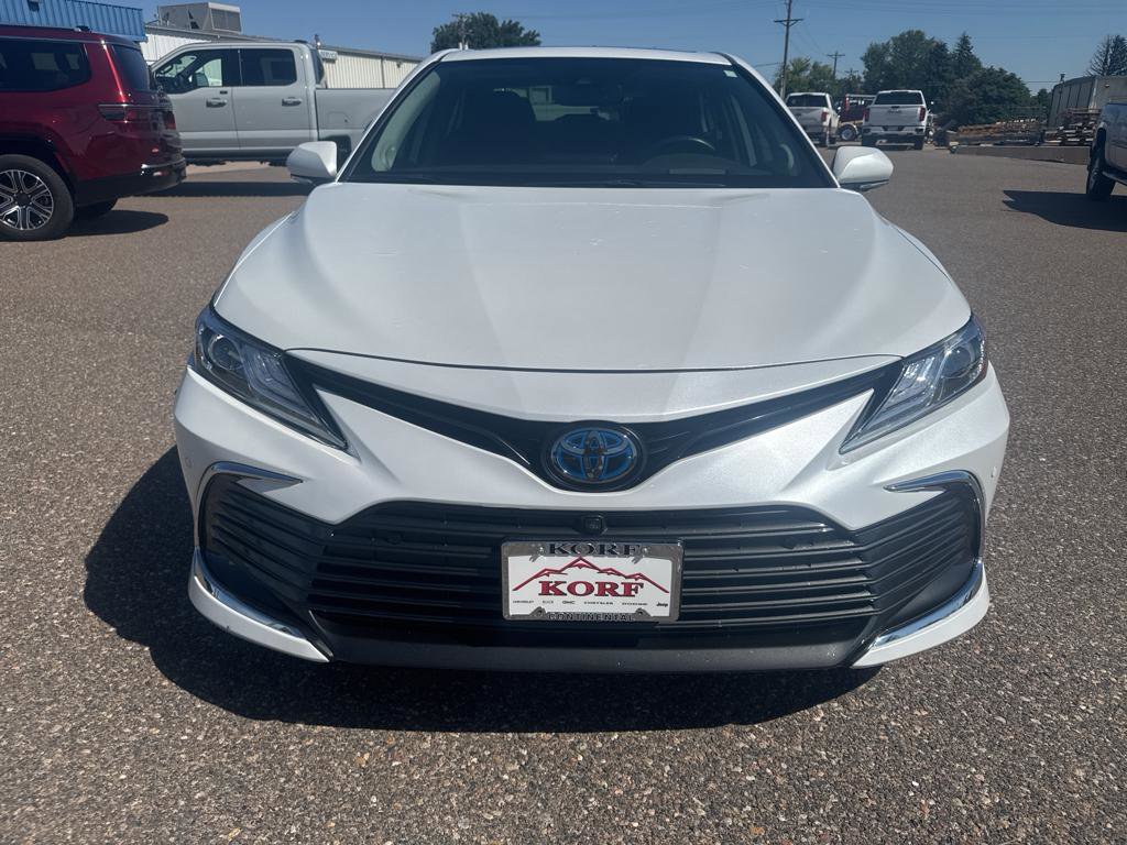 Used 2023 Toyota Camry XLE image 3