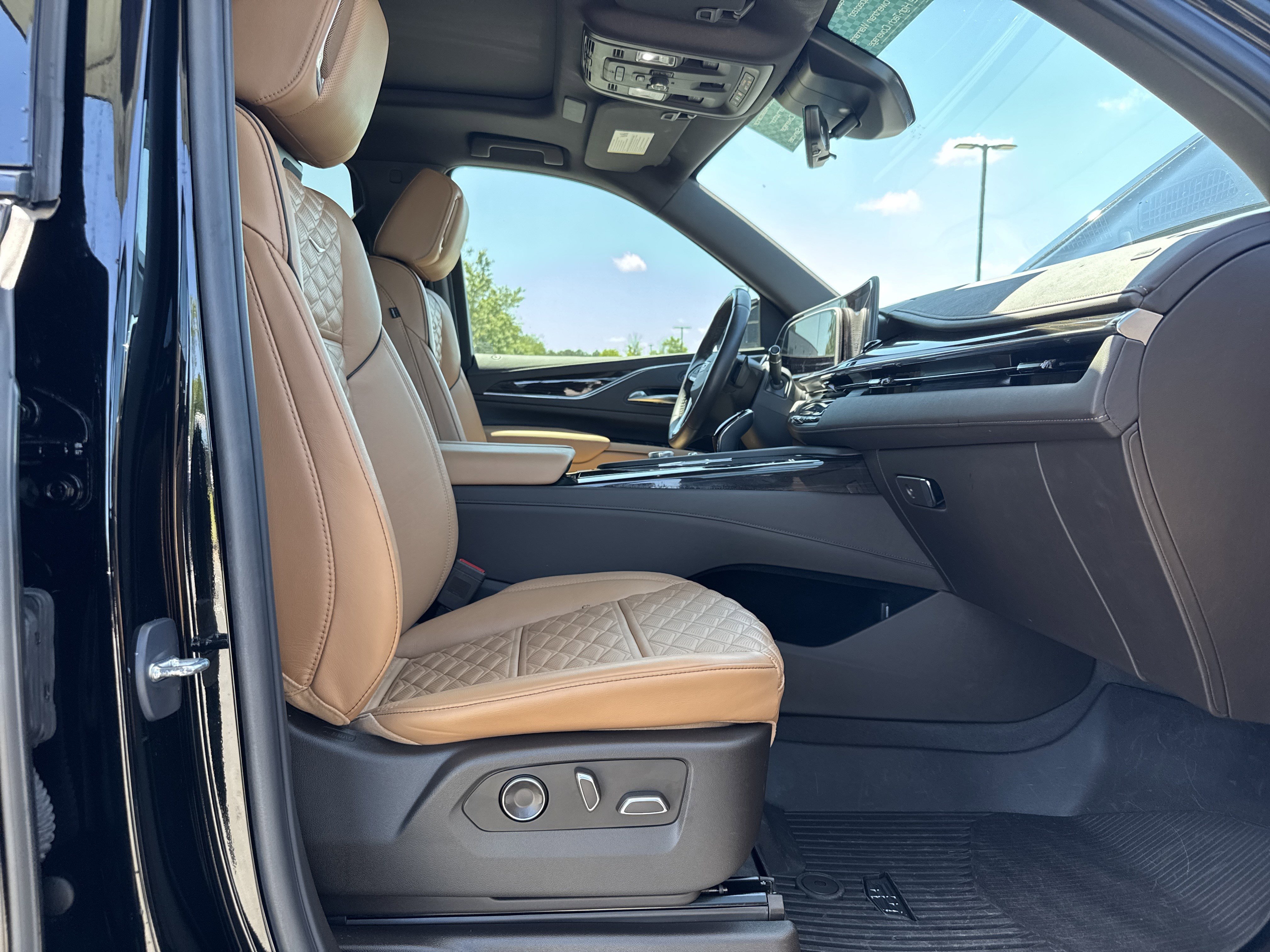 Used 2023 Cadillac Escalade Sport w/ LPO, ONYX Package AWD/4WD image 35
