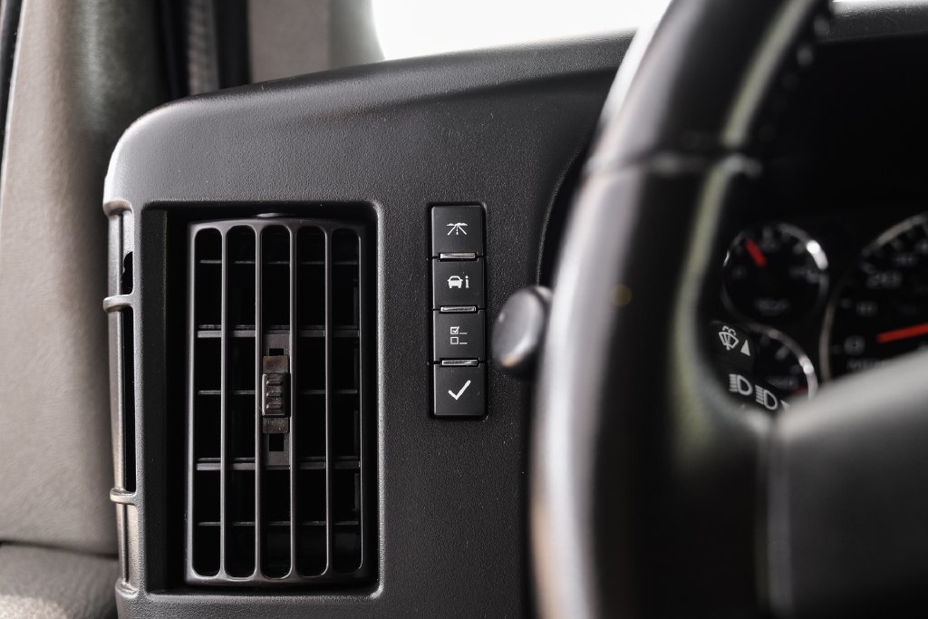 Used 2021 Chevrolet Express 3500 LS w/ Chrome Appearance Package RWD image 30